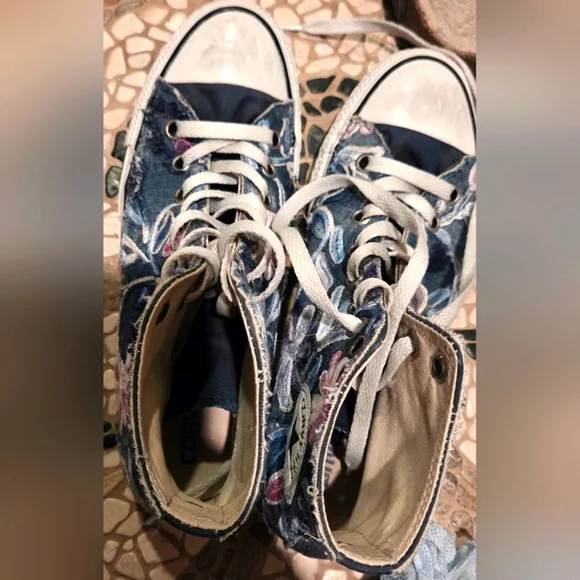 Limited Edition Chuck Taylor All Star High Vintage Denim Flowers Sneaker - Picture 2 of 12